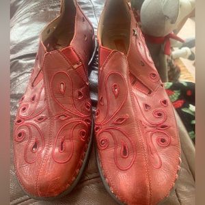 Pikolinos red leather shoes